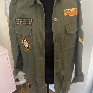 Willow & Clay Olive military style Button Down Shirt top with Patches